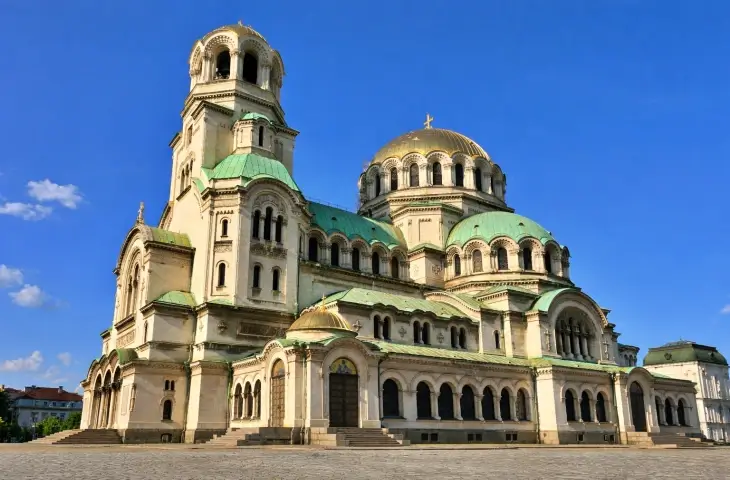 Alexander Nevsky Katedrali Sofya Bulgaristan yan cephe ve altın kubbe